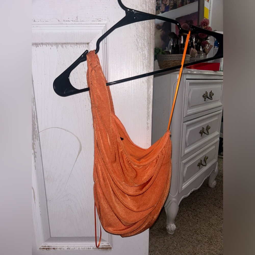 Off Shoulder Tank Top - Picture 2 of 3